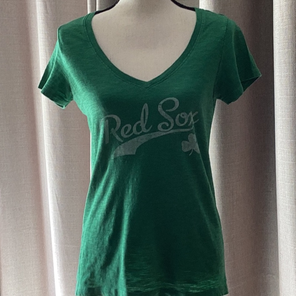 47 Green Red Sox Women's V-Neck Tee, size medium.